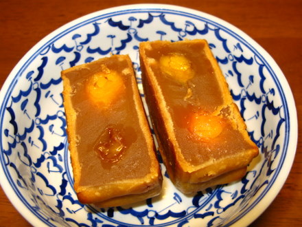 月餅を切り分けてみる