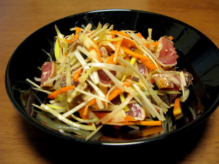 カツオのエスニックサラダ