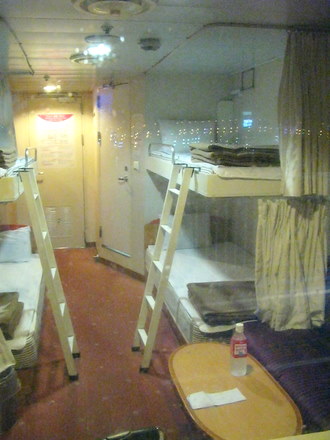 1等洋室4人部屋