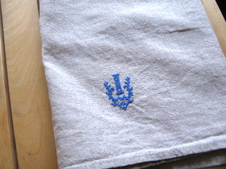 キッチンクロスにイニシャル刺繍