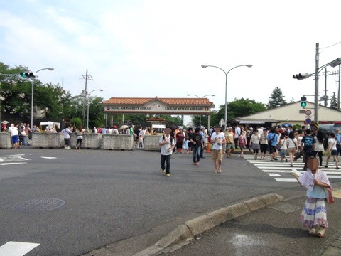 厚木基地前