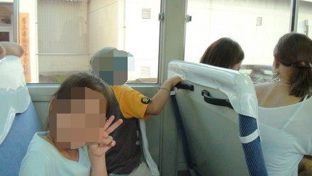 シャトルバスに乗る