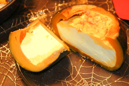 切り分けしたかぼちゃまるごとプリン